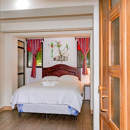 Hotel Ariana Сан-Педро-ла-Лагуна Екстер'єр фото